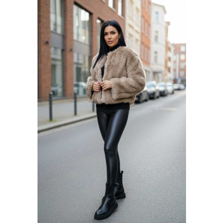 Rövid fazonú extrán puha prémium műszőrme kabát (világosbarna-karamell)