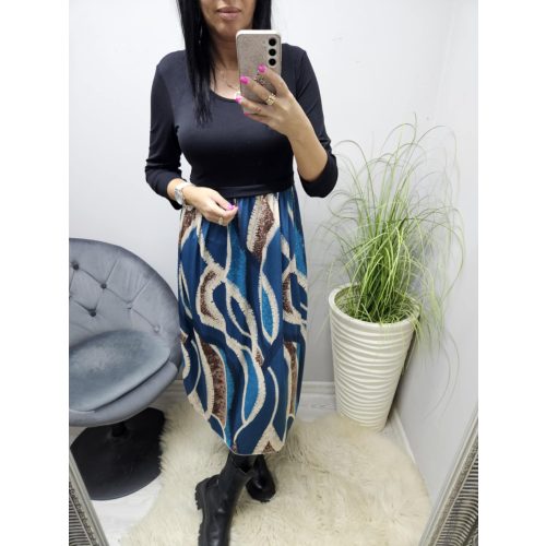 Nagyon csinos felső részén fekete alján mintás ruha