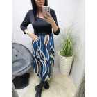 Nagyon csinos felső részén fekete alján mintás ruha