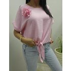 Csinos alján megkötős blúz virágos kitűzővel (púder rózsaszín)