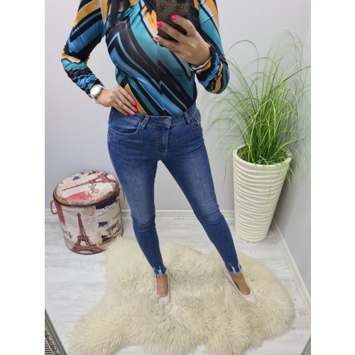 Divatos szárán szaggatott farmernadrág (5d019)