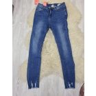 Divatos szárán szaggatott farmernadrág (5d019)