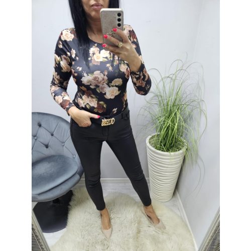Csinos fekete alapon virágmintás body 