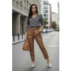 Nagyon csinos magas derekú műbőr nadrág övvel (barna)