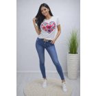 Csinos virágmotívumos szív mintás póló