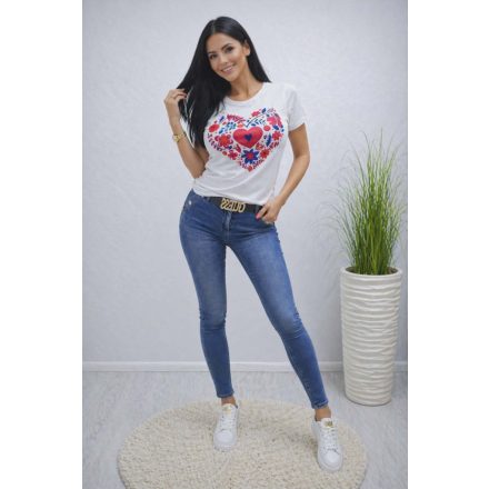 Csinos virágmotívumos szív mintás póló