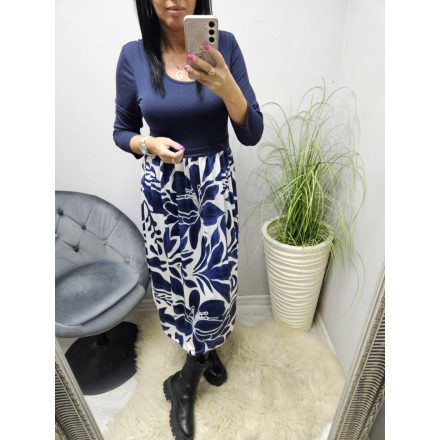 Nagyon csinos felső részén sötétkék alján virágmintás ruha