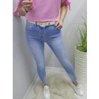 Divatos Push-up-os  koptatott farmernadrág övvel (S 2613-H)