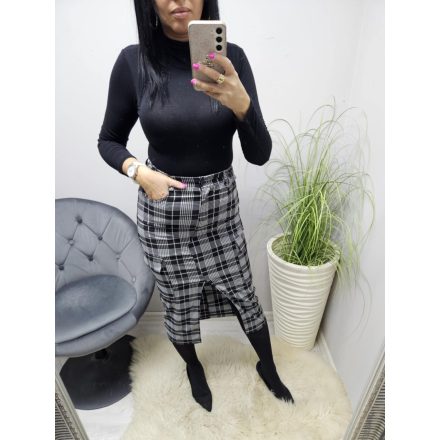 Csinos elején felvágott kockás szoknya 