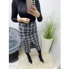 Csinos elején felvágott kockás szoknya 