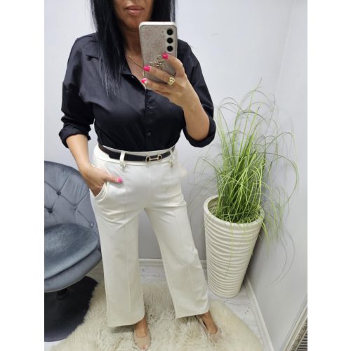 Csinos elegáns bézs nadrág övvel