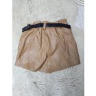 Csinos műbőr rövidnadrág elején arany lenyomattal (barna-arany)