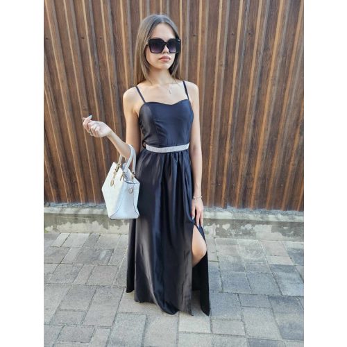   Gyönyörű fekete szatén hatású maxiruha derekán megkötővel