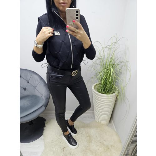 Csinos fekete cipzáras mellény